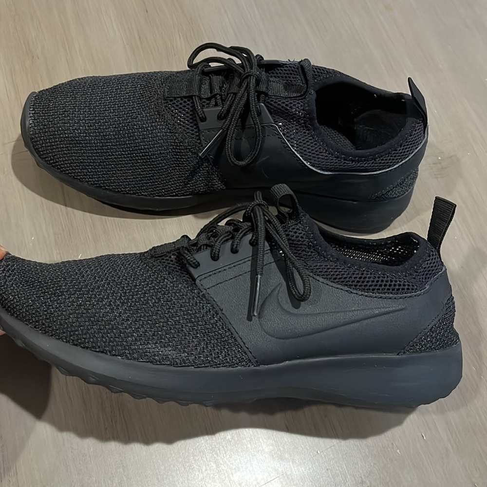 Nike knit sneaker
